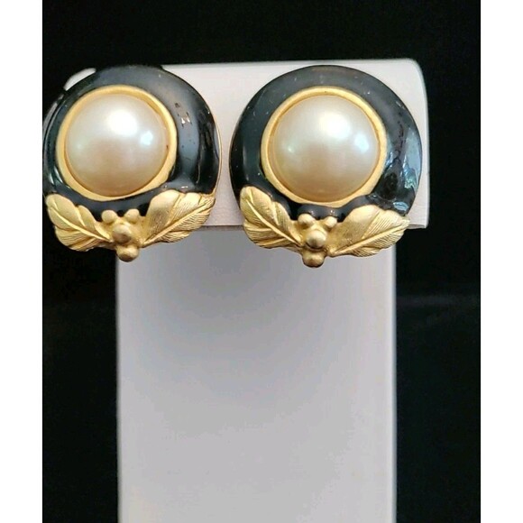 Givenchy Faux Pearl Clip On Earrings Gold Tone Leaf Black Enamel Border - Picture 1 of 3